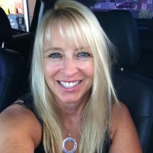 Meet your Posher, Laurie